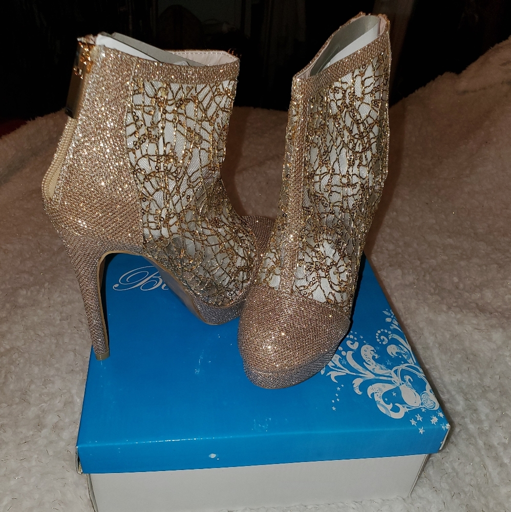 Women gold sequins boots